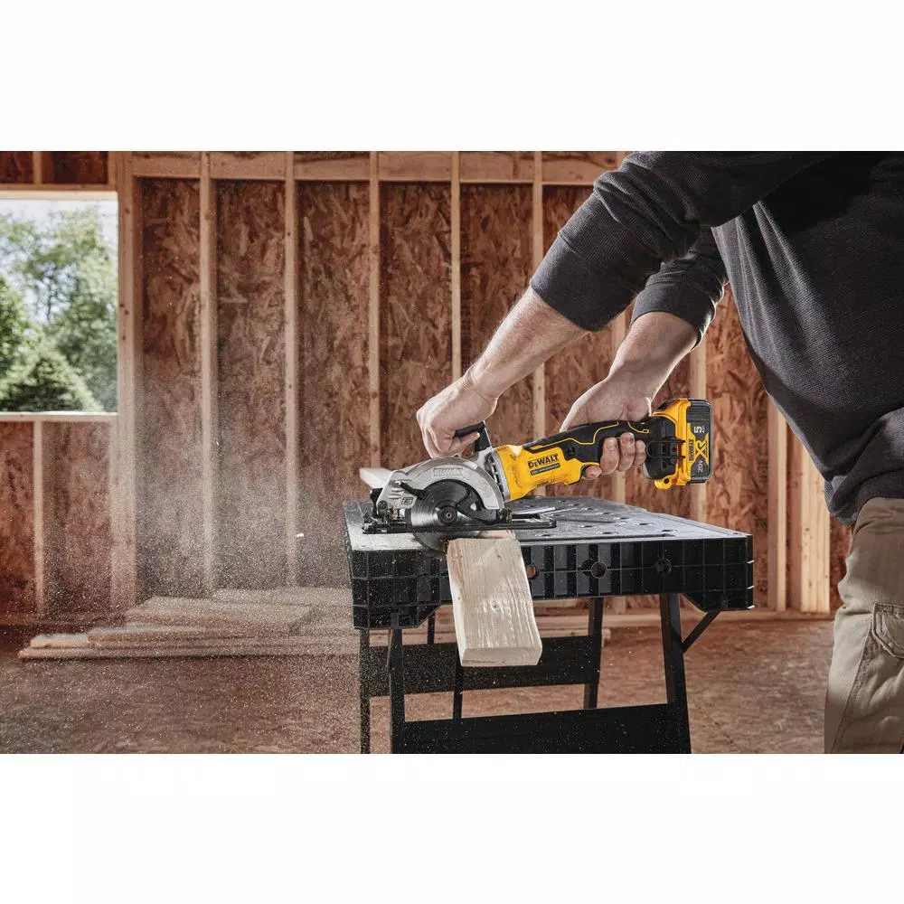 DEWALT ATOMIC 20-Volt MAX Cordless Brushless 4-1/2 in. Circular Saw with (1) 20-Volt Battery 5.0Ah & Charger
