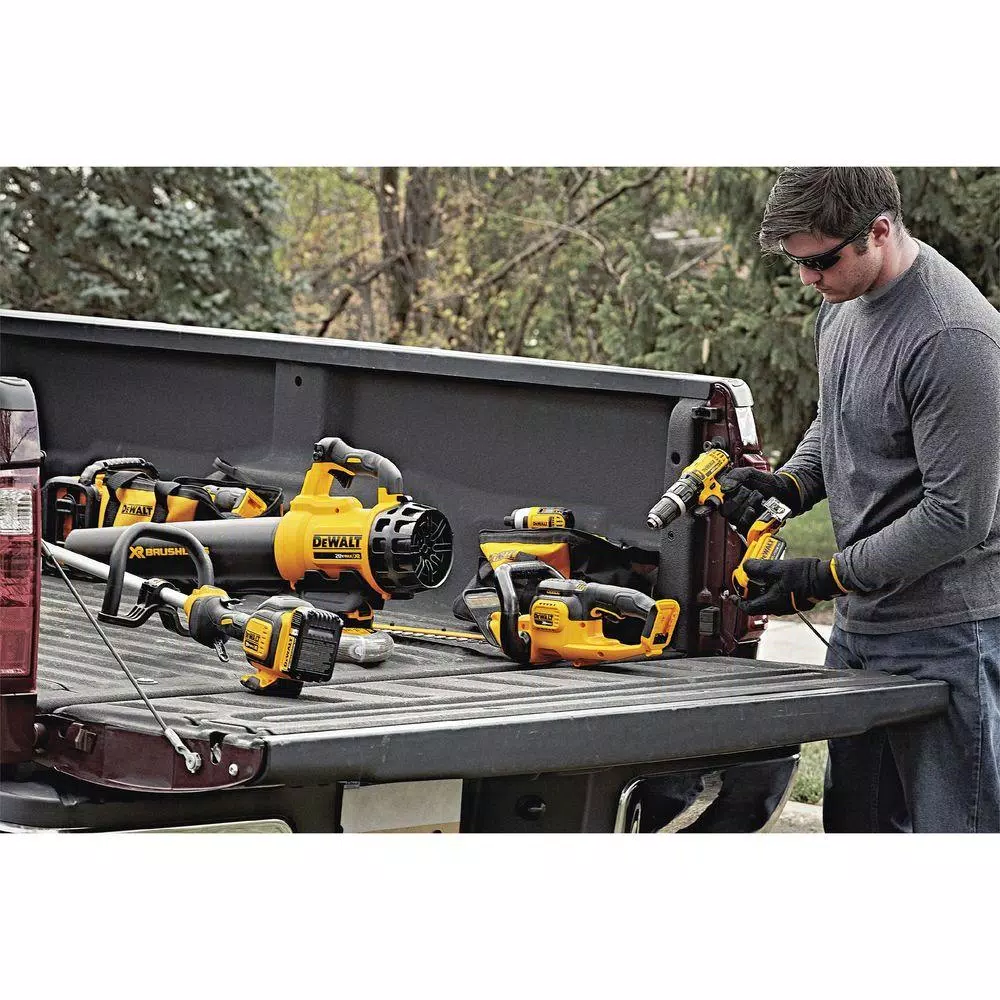 DEWALT 22 in. 20V MAX Lithium-Ion Cordless Hedge Trimmer with (1) 5.0Ah Battery and Charger Included