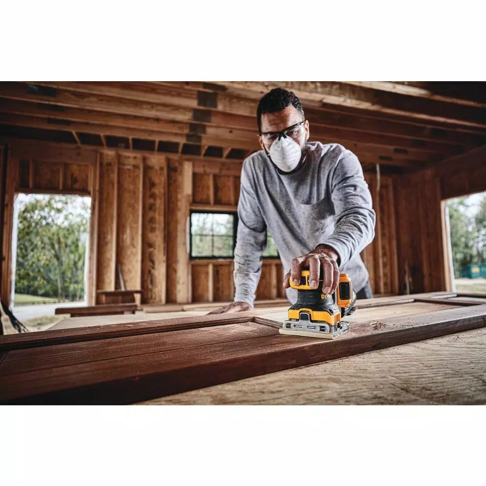 DEWALT 20-Volt MAX XR Cordless Brushless 5 in. Random Orbital Sander with 1/4 Sheet Sander, (1) 20-Volt Battery 3.0Ah & Charger