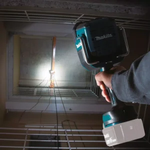 Makita 18-Volt LXT Lithium-Ion Cordless L.E.D. Flashlight / Spotlight (Light Only)