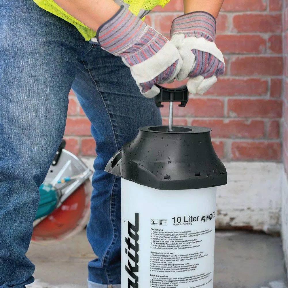 Makita 2.6 Gal. Pressurized Water Tank