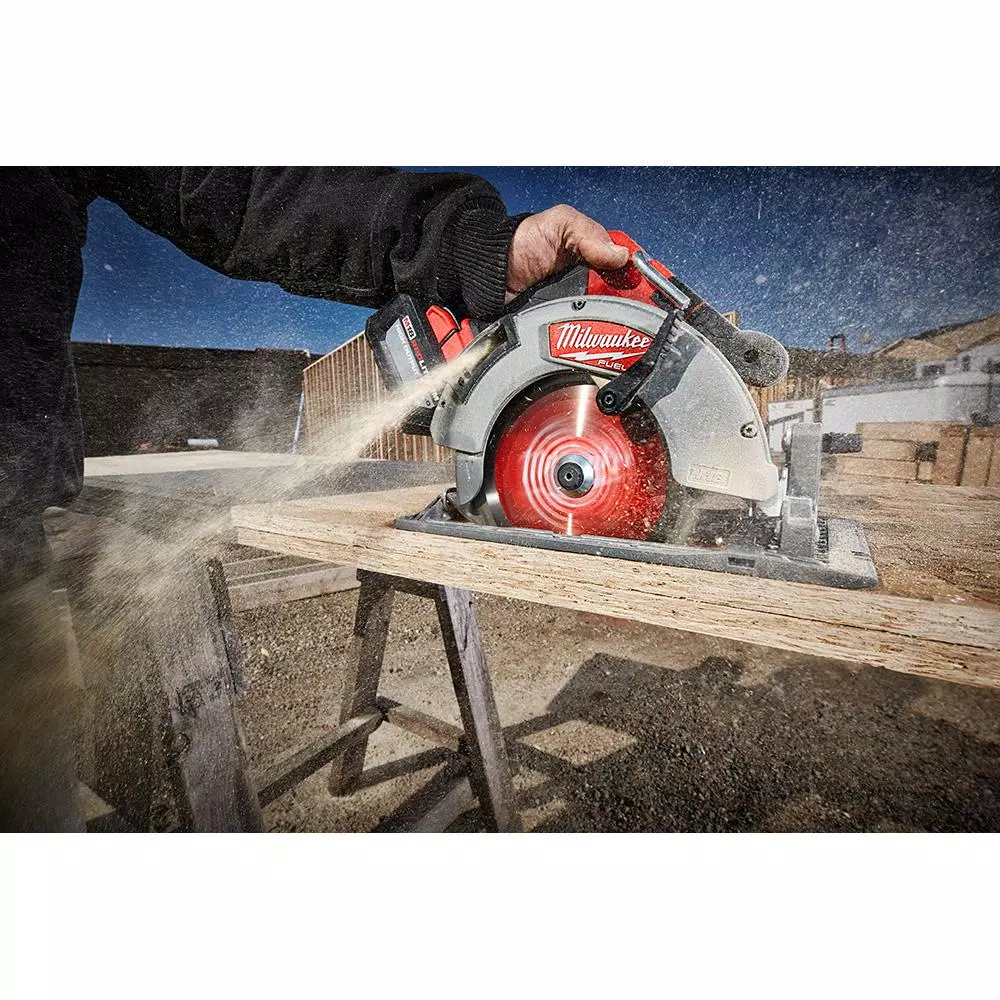 Milwaukee M18 FUEL 18-Volt Lithium-Ion Brushless Cordless 7-1/4 in. Circular Saw (Tool-Only)