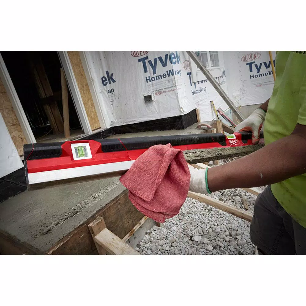 Milwaukee 48 in. Concrete Screed Level