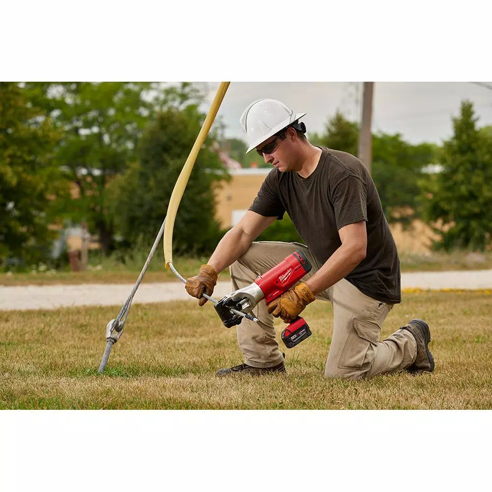 Milwaukee M18 18-Volt Lithium-Ion Cordless FORCE LOGIC 1590 ACSR Cable Cutter W/ (1) 5.0Ah Battery, Charger, Tool Bag