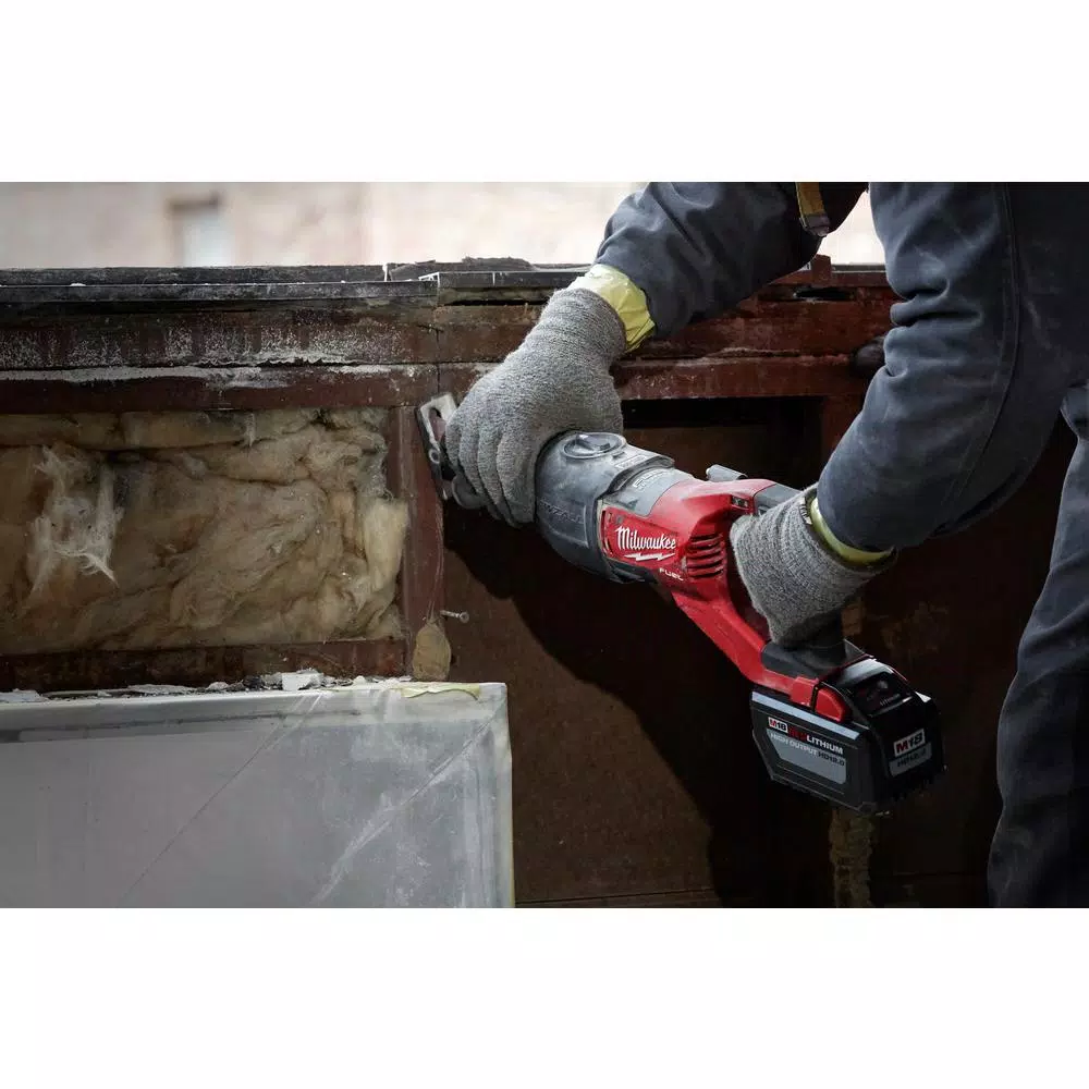 Milwaukee M18 FUEL 18-Volt Lithium-Ion Brushless Cordless SUPER SAWZALL Orbital Reciprocating Saw W/ HIGH OUTPUT XC 8.0Ah Battery