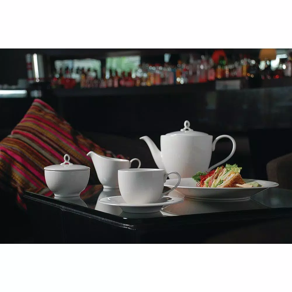 Oneida Tenor 8.5 oz. White Porcelain High Alumina Handled Creamers (Set of 36)